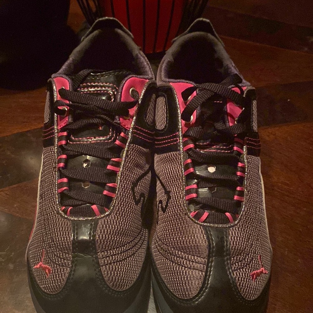 Pink/black/gray puma’s like new